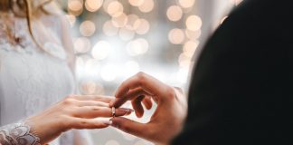 eşini makyajsız gördü boşadı